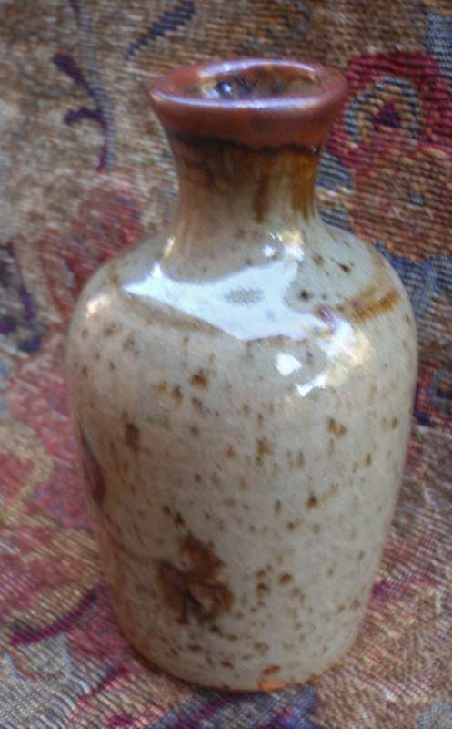 STUDIO POTTERY - LOVELY LITTLE PIECE WITH SIGNATURE OF POTTER