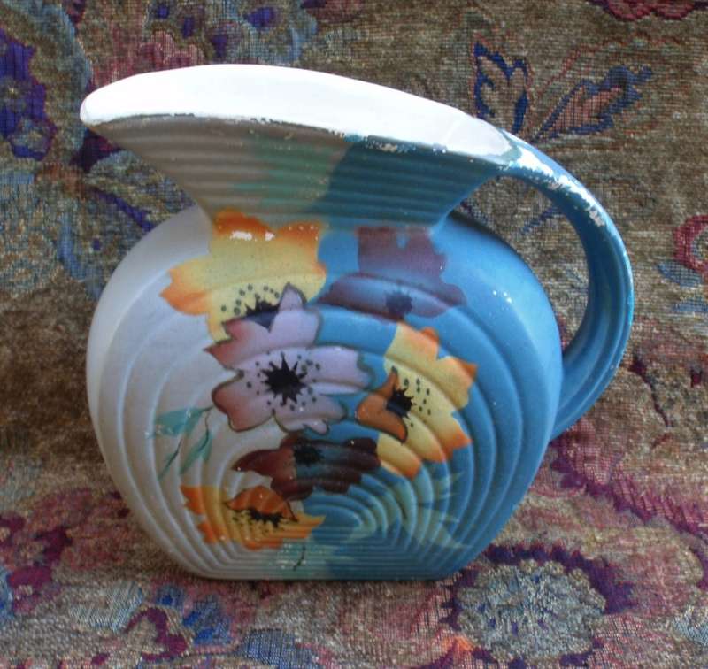 Art Deco vase - beautifully hand painted - E39 Made in England.
