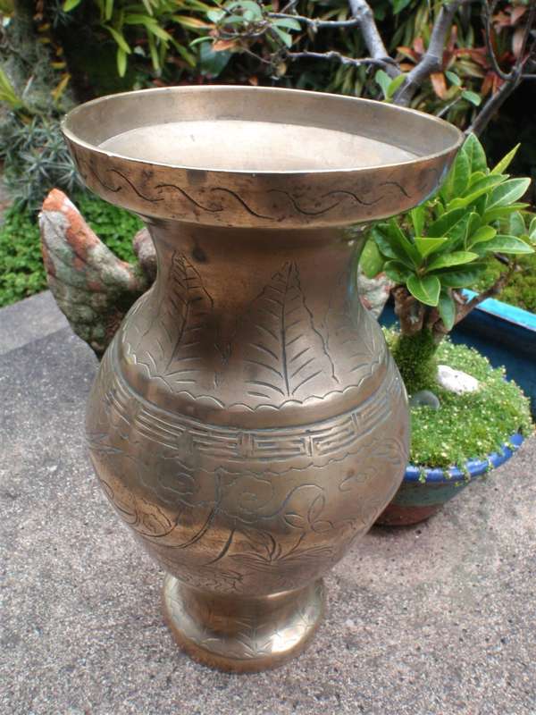 Collectible vintage Chinese brass vase - full signature on bottom - large size.