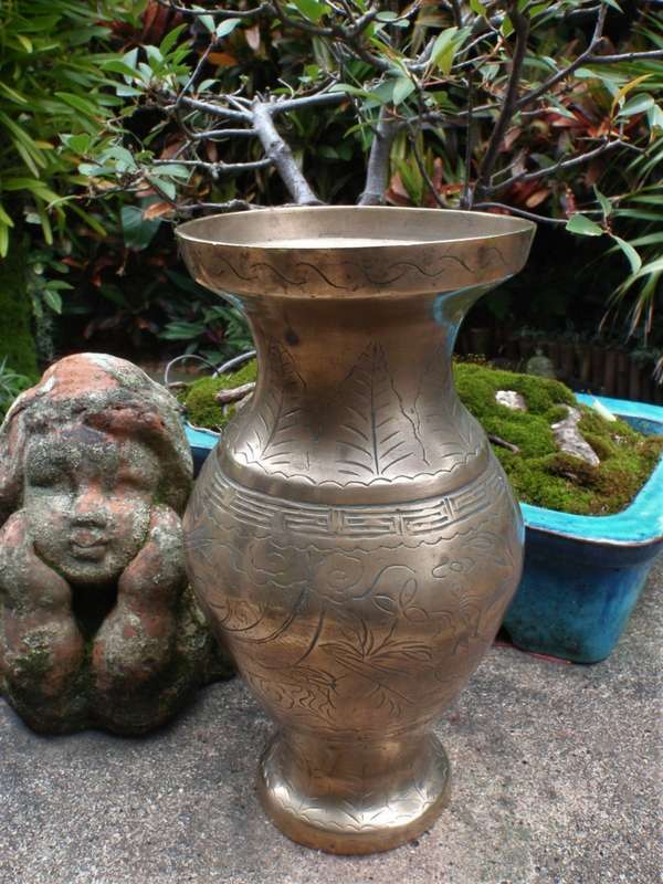 Collectible vintage Chinese brass vase - full signature on bottom - large size.