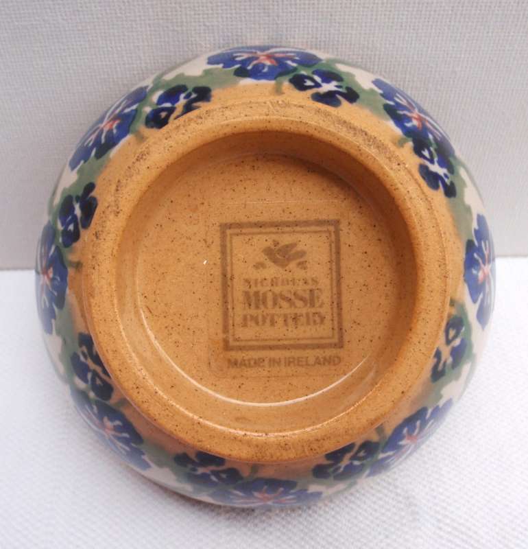 Rare Irish pottery by Nicholas Mosse. `Pansy` pin bowl. Beautifully hand crafted and painted.