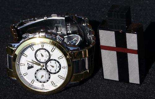 Excellent Gift for HIM Watch & 4.5 ml BURBERRY LONDON eau de toilette