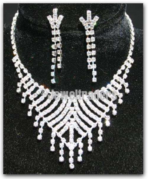 JT - **NEW!!** AUSTRIAN CRYSTAL Necklace & Earring Set