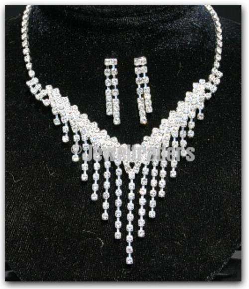 **NEW!!** AUSTRIAN CRYSTAL Necklace & Earring Set