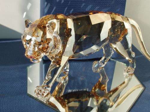 Swarovski SCS 2010 Tiger Mother In Golden Shine Annual Limited