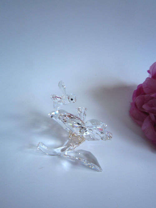 Swarovski Crystal SCS The Collector Bee on a Beautiful Flower