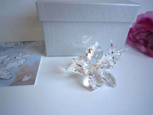 Swarovski Crystal SCS The Collector Bee on a Beautiful Flower