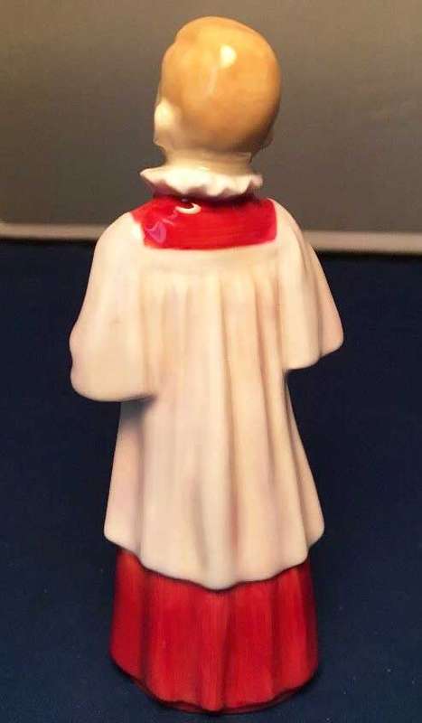 ROYAL DOULTON Choir Boy HN2141