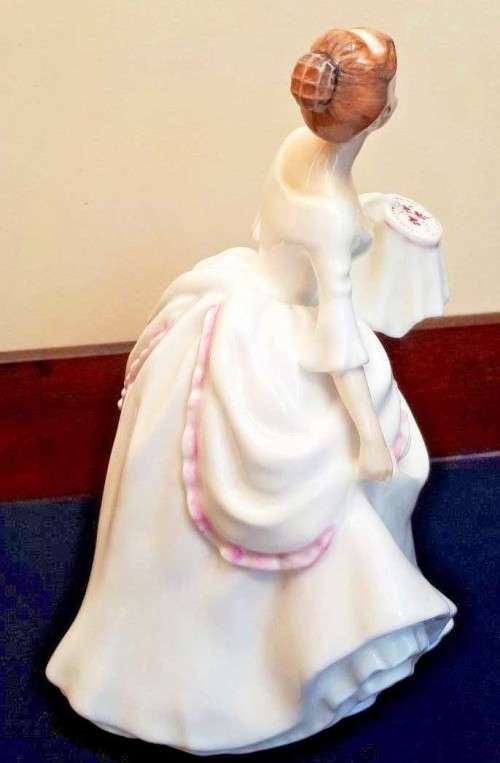Royal Doulton Vanity Fair Ladies Figurine CAROL HN 2961