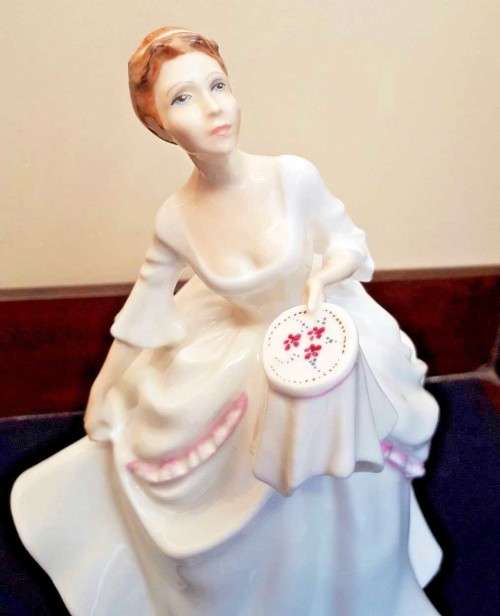 Royal Doulton Vanity Fair Ladies Figurine CAROL HN 2961