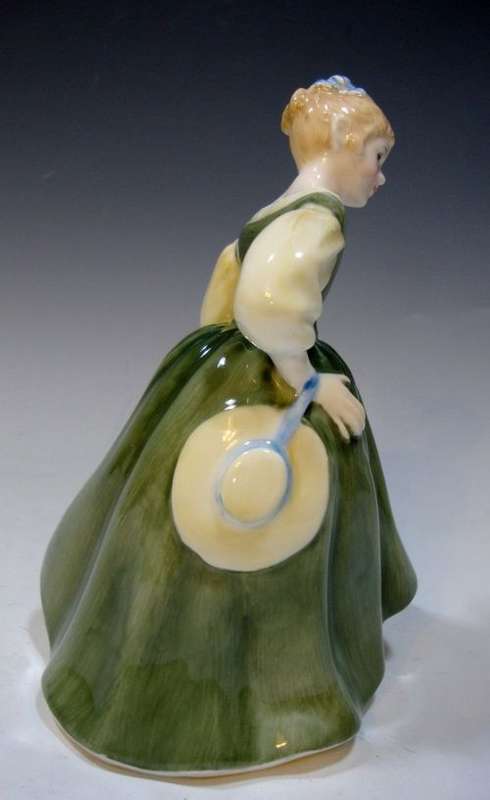 Royal Doulton Porcelain Figurine HN 2211 Fair Maiden