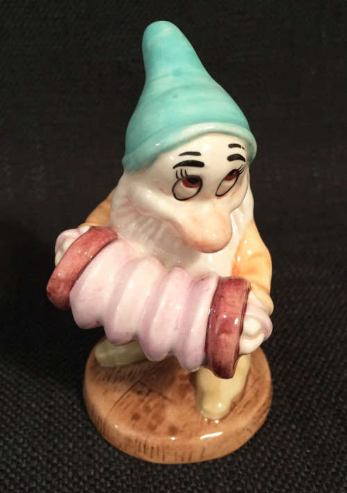 ROYAL DOULTON BASHFUL'S MELODY SW 18 SNOW WHITE DWARF DISNEY *