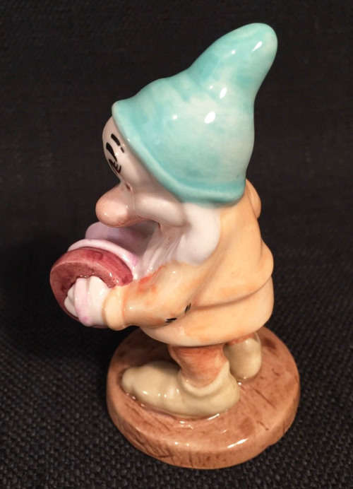 ROYAL DOULTON BASHFUL'S MELODY SW 18 SNOW WHITE DWARF DISNEY *