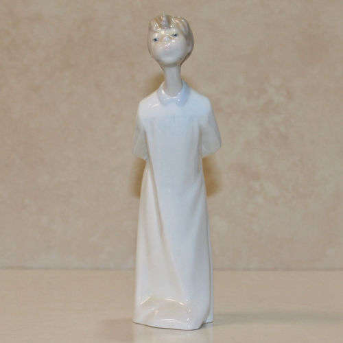 Lladro Figurine, 4869 Boy Kissing