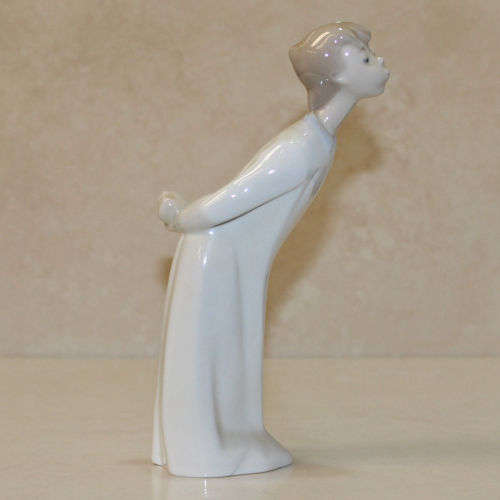 Lladro Figurine, 4869 Boy Kissing