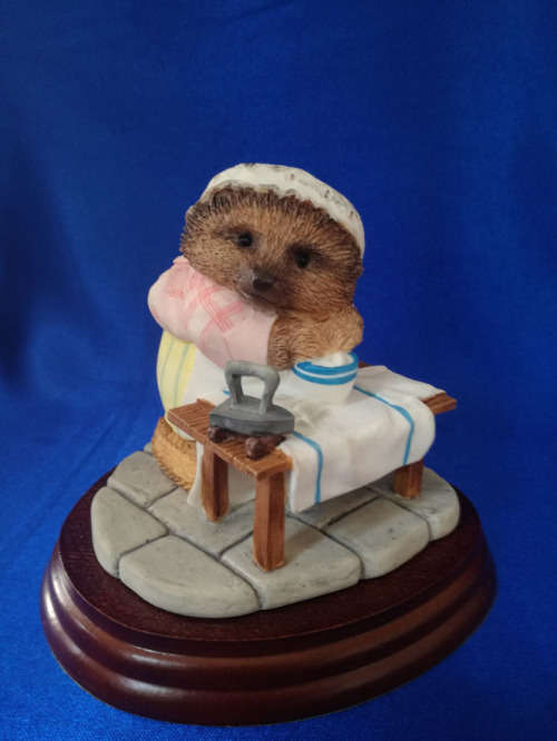 Beswick - Beatrix Potter - " Mrs Tiggy-Winkle Takes Tea" 2877 Rare