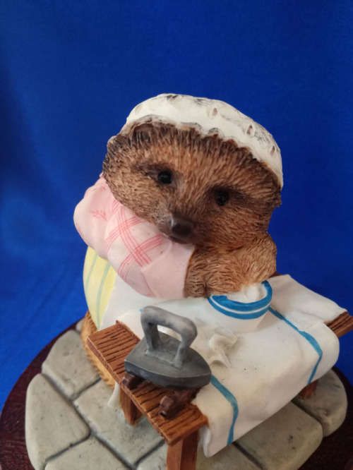 Beswick - Beatrix Potter - " Mrs Tiggy-Winkle Takes Tea" 2877 Rare