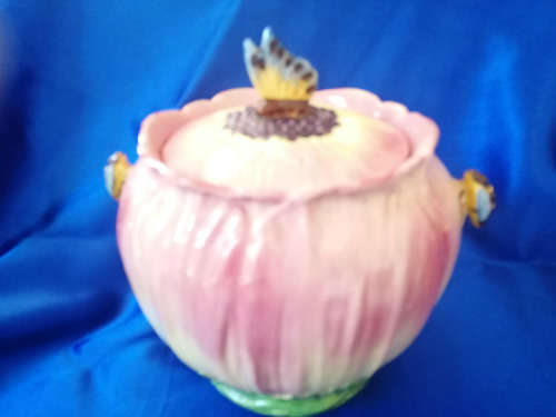 Beswick Gardena Ware Poppy and Bee Lidded Pot