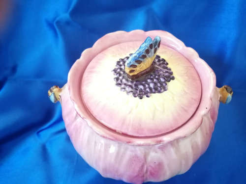 Beswick Gardena Ware Poppy and Bee Lidded Pot