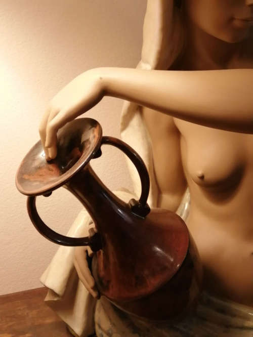 Lladro Serenity Bust #01012395 Venus collecting water
