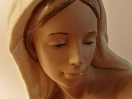 Lladro Serenity Bust #01012395 Venus collecting water
