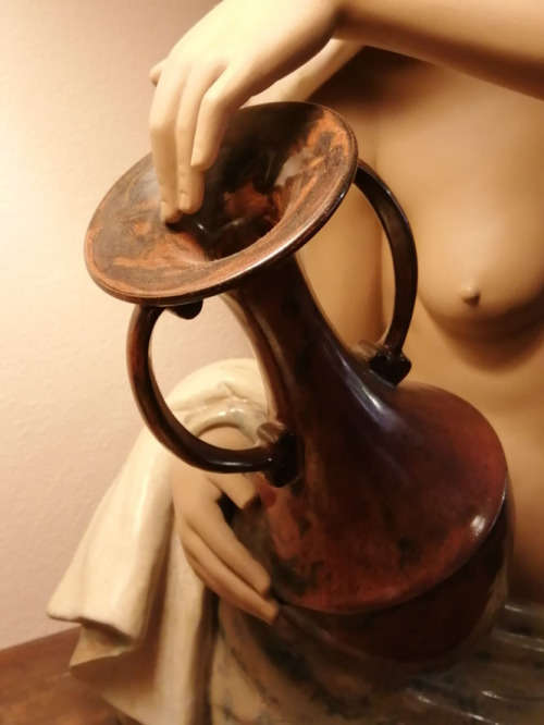 Lladro Serenity Bust #01012395 Venus collecting water