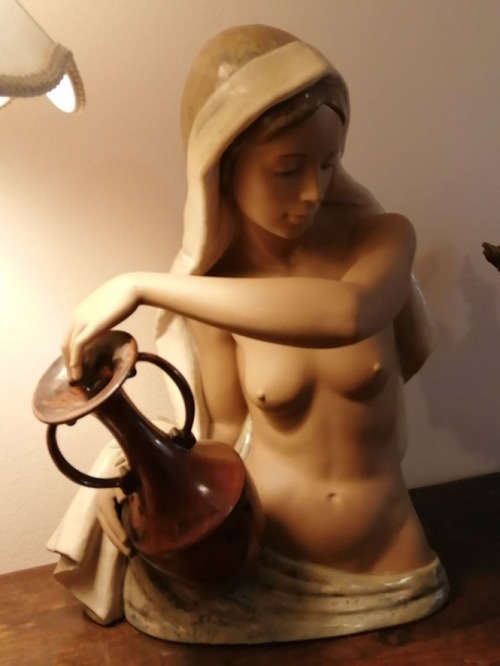 Lladro Serenity Bust #01012395 Venus collecting water