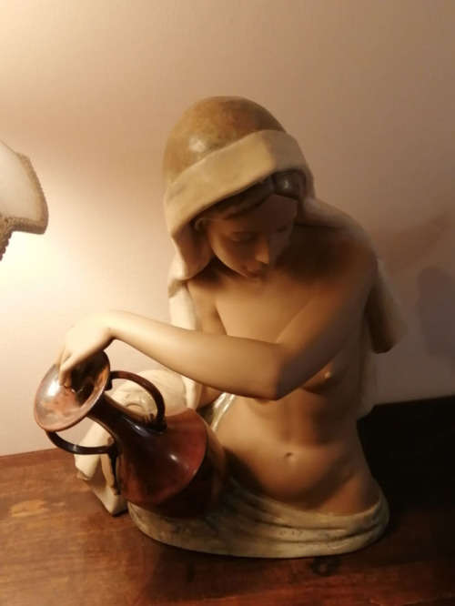 Lladro Serenity Bust #01012395 Venus collecting water
