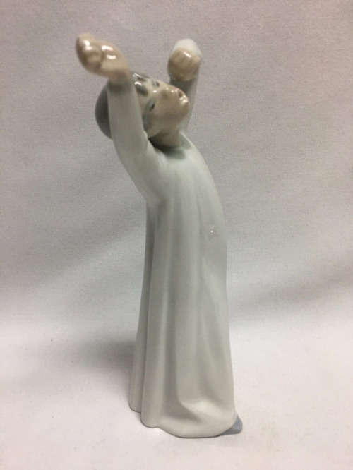 DELIGHTFUL LLADRO FIGURE - BOY AWAKENING REF. 4870