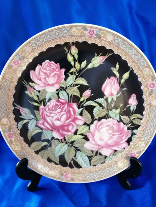 Highly Decorative Hand Painted Japanese Display Plates