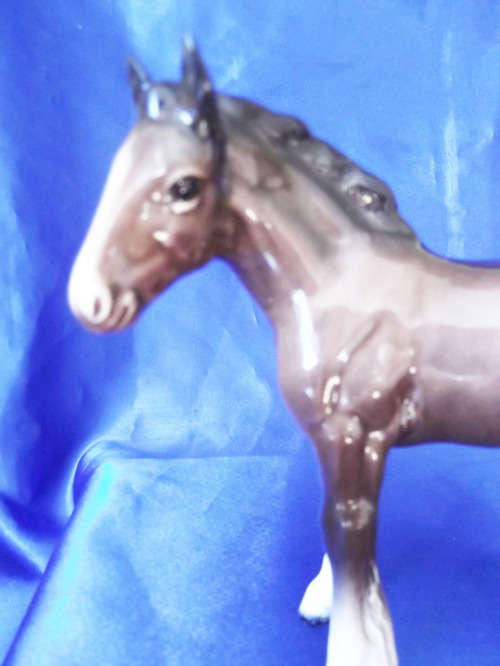 BESWICK HORSE FOAL SHIRE No 1053 SMALL BROWN GLOSS *