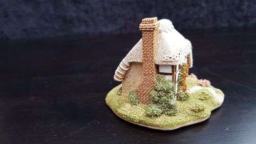 Miniature House - Lilliput Lane STRAWBERRY COTTAGE ENGLISH COLLECTION SOUTH EAST #
