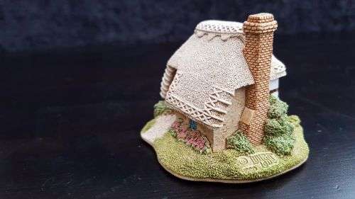 Miniature House - Lilliput Lane STRAWBERRY COTTAGE ENGLISH COLLECTION SOUTH EAST #
