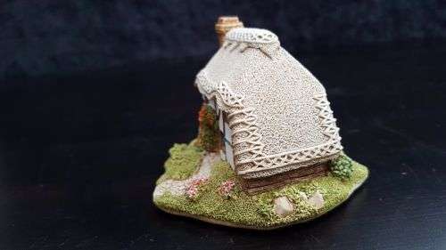 Miniature House - Lilliput Lane STRAWBERRY COTTAGE ENGLISH COLLECTION SOUTH EAST #