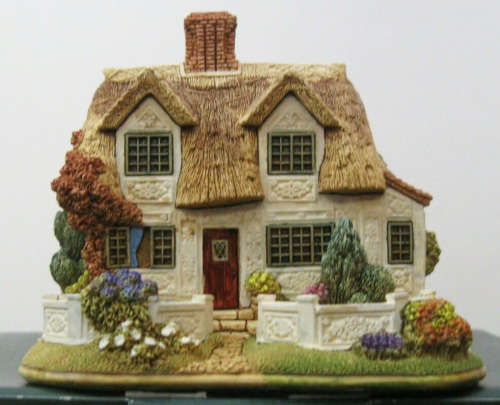 Lilliput Lane Collectible Cottages L2865 Pargeter`s Cottage #