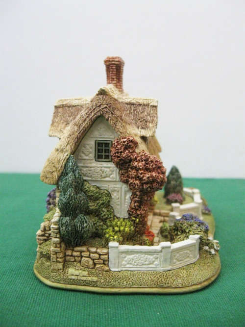 Lilliput Lane Collectible Cottages L2865 Pargeter`s Cottage #