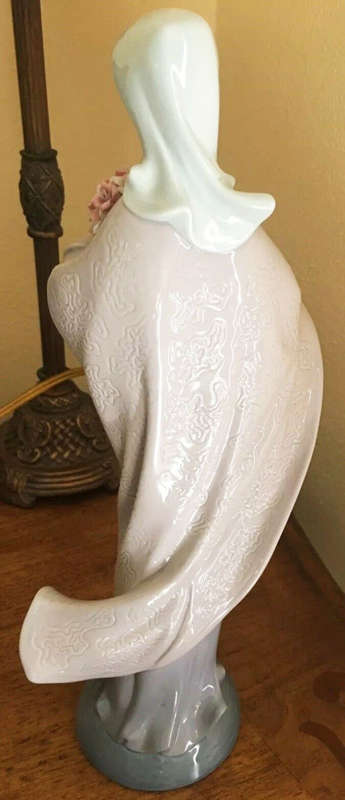 LLADRO 5171 Madonna Our Lady With Flowers, Virgen con Ramo Boxed #