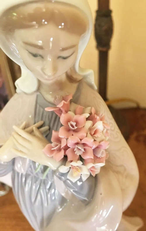 LLADRO 5171 Madonna Our Lady With Flowers, Virgen con Ramo Boxed #