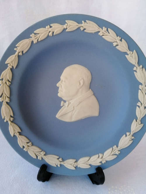 WEDGWOOD BLUE JASPER ROUND TRAY Churchill )