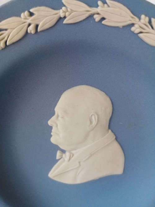 WEDGWOOD BLUE JASPER ROUND TRAY Churchill )