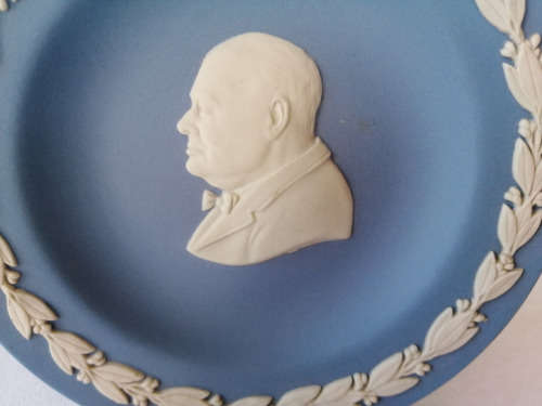 WEDGWOOD BLUE JASPER ROUND TRAY Churchill )