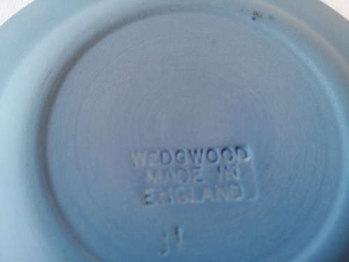 WEDGWOOD BLUE JASPER ROUND TRAY Churchill )