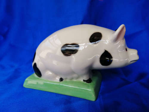 Rye Pottery Sow Pig Sitting