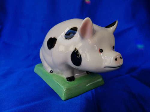 Rye Pottery Sow Pig Sitting