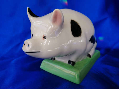 Rye Pottery Sow Pig Sitting