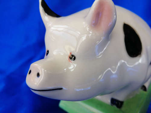 Rye Pottery Sow Pig Sitting