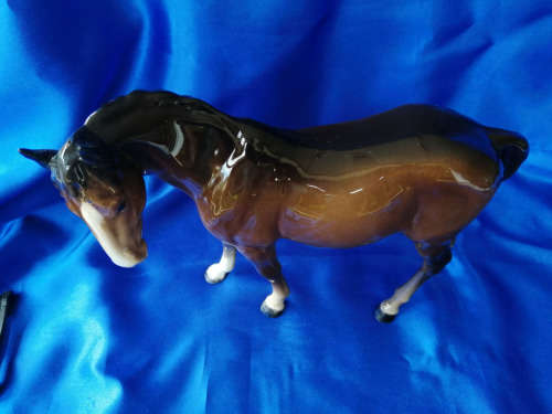BESWICK HORSE PONY MARE FACING LEFT BROWN GLOSS MODEL No 976 *