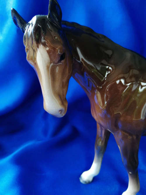 BESWICK HORSE PONY MARE FACING LEFT BROWN GLOSS MODEL No 976 *
