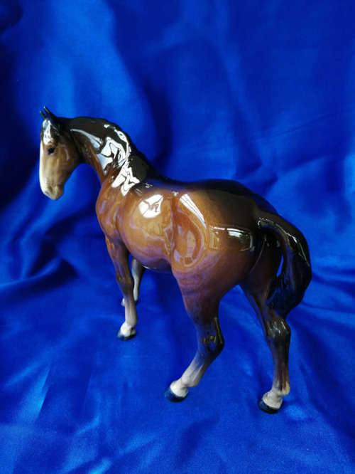 BESWICK HORSE PONY MARE FACING LEFT BROWN GLOSS MODEL No 976 *