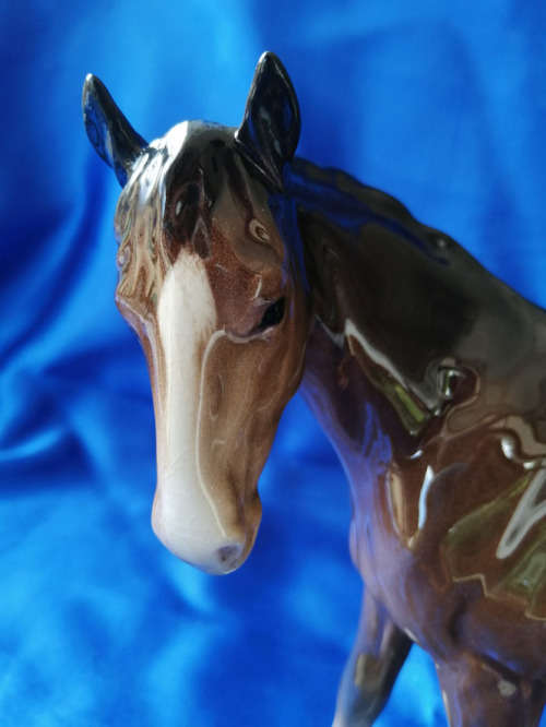 BESWICK HORSE PONY MARE FACING LEFT BROWN GLOSS MODEL No 976 *
